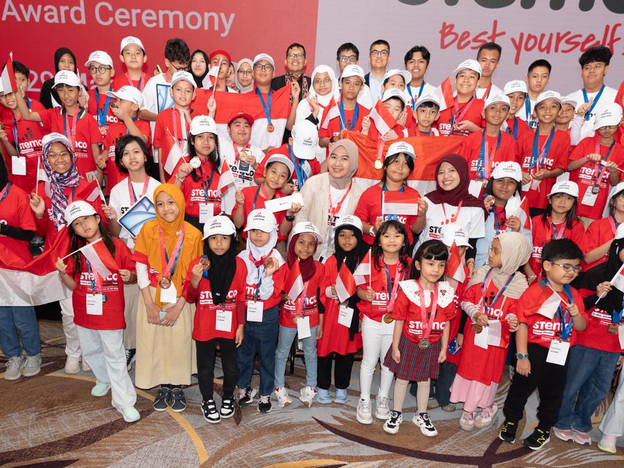 Award Ceremony · Delegation